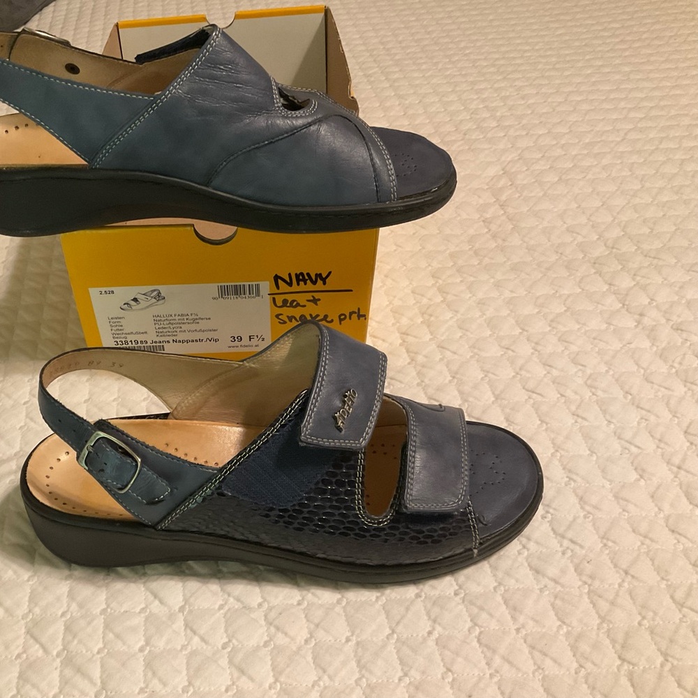 Fidelio Navy Leather Sandals